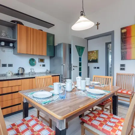 Apartamento Guesthost - La Rocca Between Sea And Center *